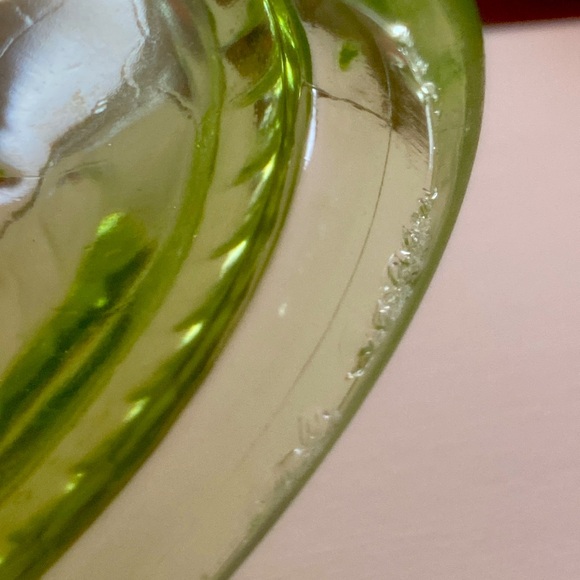 Vintage Uranium Depression Glass Juicer 8.5”w x 6”D x 3.5”H - Picture 6 of 6